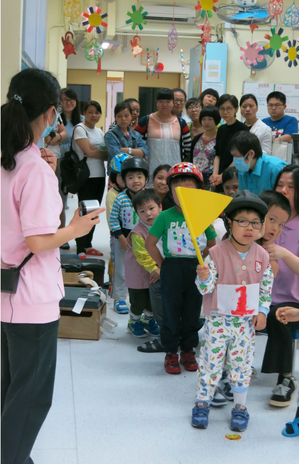 學員在生活常規時段觀察幼兒之步行流程 學員在生活常規時段觀察幼兒之步行流程
